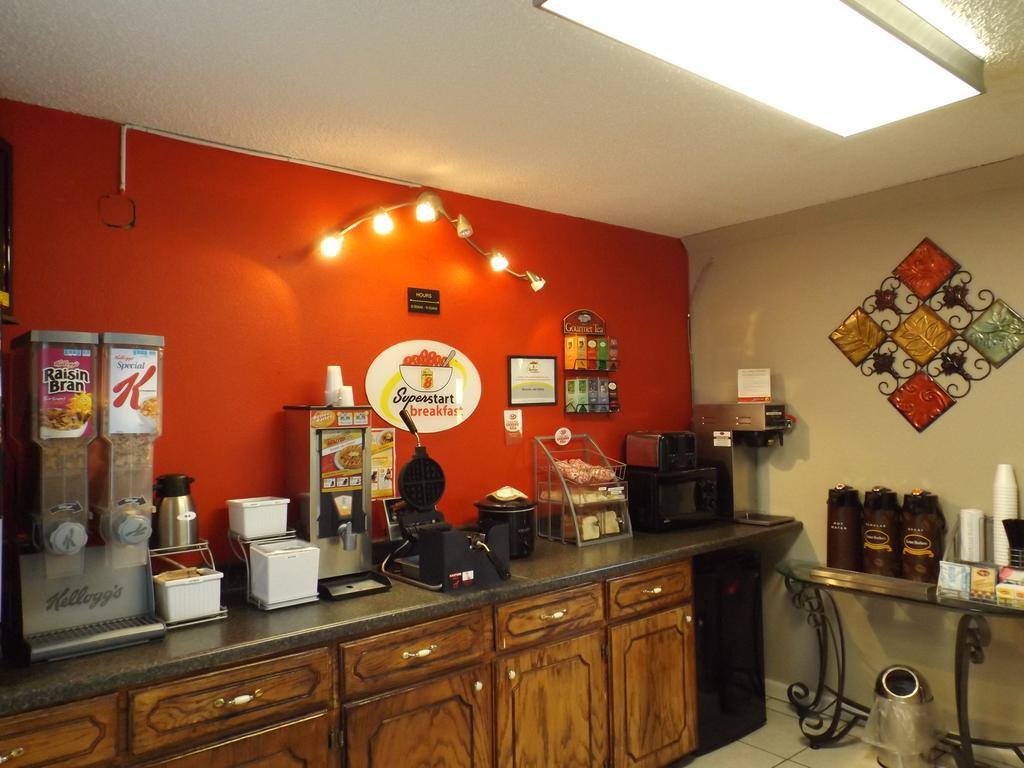 Super 8 By Wyndham Monticello Ar Motel Ngoại thất bức ảnh